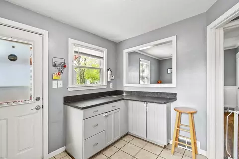 265 Pheland St, Springfield, MA 01109 photo 7