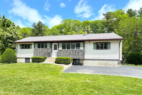 6 Oak St, Foxboro, MA 02035