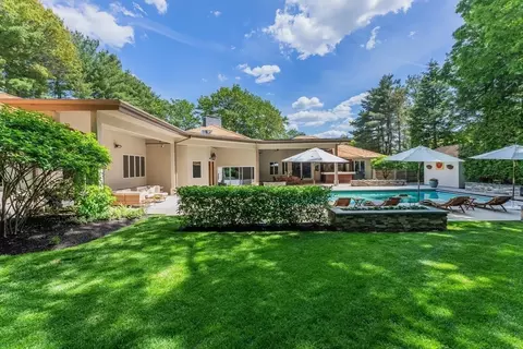 81 Countryside Ln, Milton, MA 02186