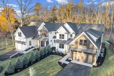 14 Robinson Dr #1, Bedford, MA 01730