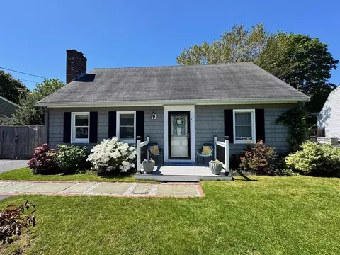 5 Blossom Ln, Gloucester, MA 01930 photo 3