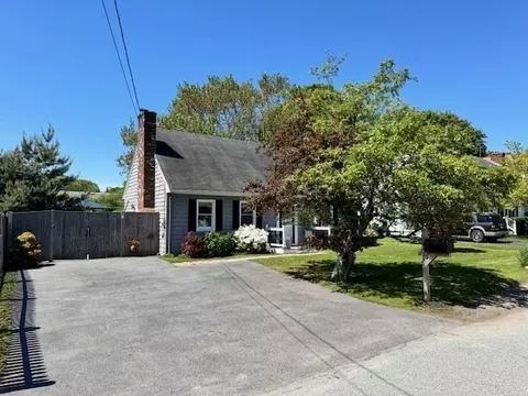 5 Blossom Ln, Gloucester, MA 01930 photo 4