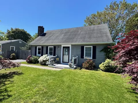 5 Blossom Ln, Gloucester, MA 01930 photo 2