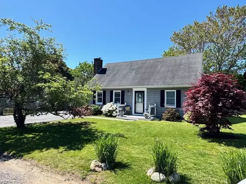 5 Blossom Ln, Gloucester, MA 01930