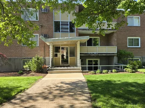 82 Lionel Ave #B, Waltham, MA 02452