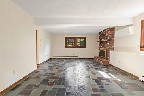 Living - 547 Summer Ave, Reading, MA 01867 photo 7 of 7