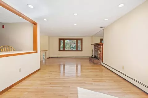 Living - 547 Summer Ave, Reading, MA 01867 photo 6 of 7
