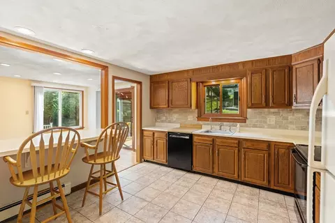 Kitchen - 547 Summer Ave, Reading, MA 01867 photo 2 of 2