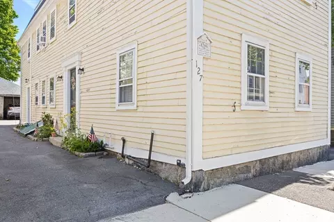 127 Derby St #1, Salem, MA 01970