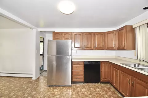 23 Bemis St, Chicopee, MA 01013 photo 6