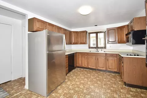 23 Bemis St, Chicopee, MA 01013 photo 4