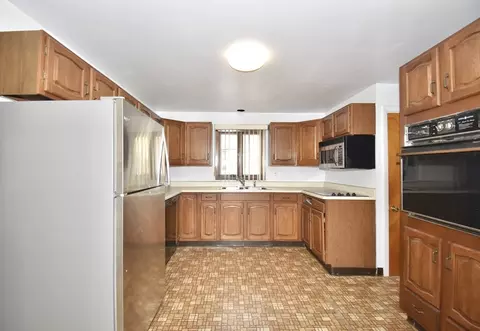 23 Bemis St, Chicopee, MA 01013 photo 5