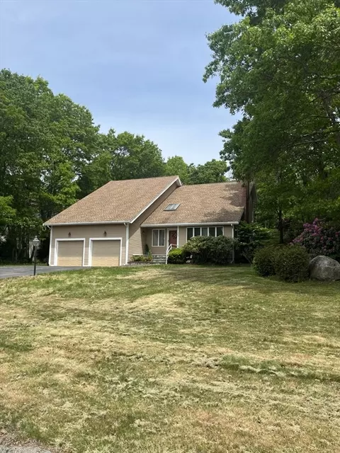 283 Palisades Cir, Stoughton, MA 02072