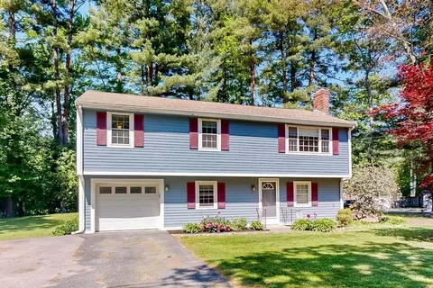 124 Harding St, Medfield, MA 02052