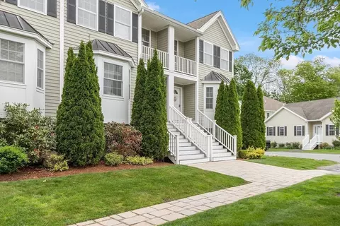15 Coates Ln #15, Haverhill, MA 01835
