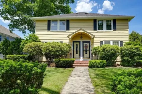 77 Cross St #77, Uxbridge, MA 01569