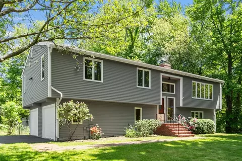 30 Causeway St, Hudson, MA 01749