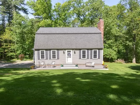 33 Rockmeadow Rd Ext, Uxbridge, MA 01569