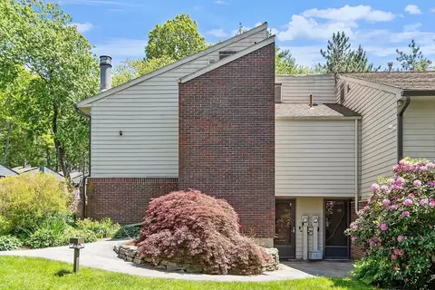 525 Tumbling Hawk #525, Acton, MA 01720