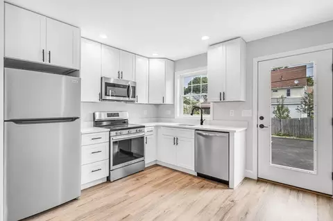 243-245 Quincy, Springfield, MA 01109 photo 2