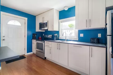 12 Cross St, Pepperell, MA 01463