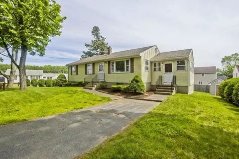 51 Hardy St, Springfield, MA 01129 photo 2
