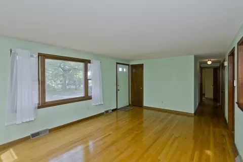 51 Hardy St, Springfield, MA 01129 photo 8