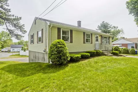51 Hardy St, Springfield, MA 01129 photo 4