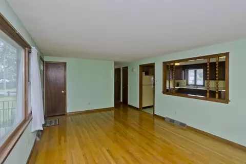 51 Hardy St, Springfield, MA 01129 photo 9