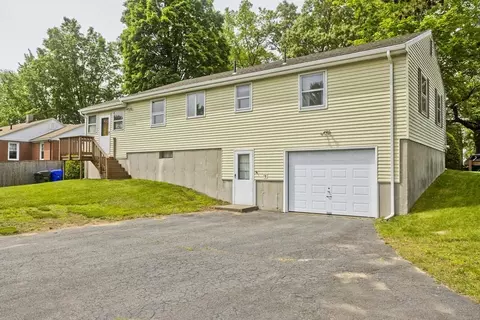 51 Hardy St, Springfield, MA 01129 photo 7