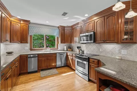 104 Pine Grove St, Needham, MA 02494 photo 6