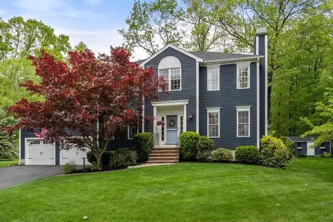 13 Spindle Tree Ln, Amesbury, MA 01913