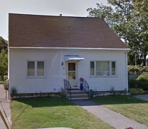 5 Wayland St, Fall River, MA 02720