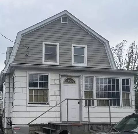 11 Boylston St, Acushnet, MA 02743