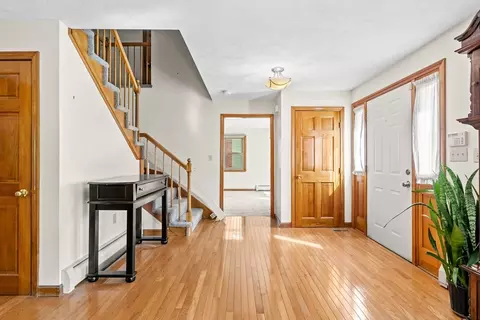 Entry Way - 11 Beechtree Cir, Wakefield, MA 01880 photo 1 of 3