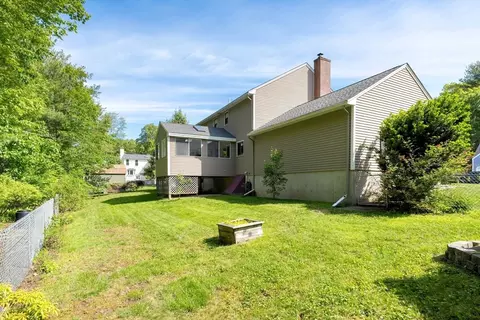 Exterior - 11 Beechtree Cir, Wakefield, MA 01880 photo 5 of 7