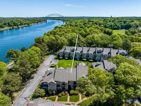 17 Ships Way #17, Bourne, MA 02532