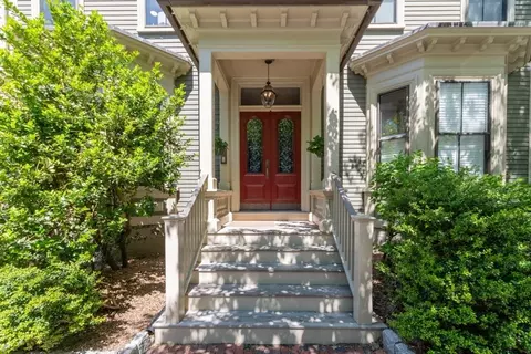 35 Bigelow St #5, Cambridge, MA 02139