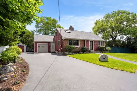 4 Farmland Rd, Saugus, MA 01906