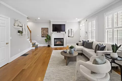 4 Lincoln Pl #4, Charlestown, MA 02129