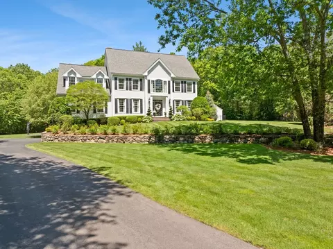 8 Riverside Ter, Easton, MA 02356