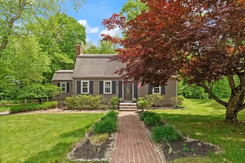 7 Chestnut St, West Newbury, MA 01985