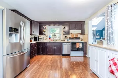 34 Roosevelt Ave, Danvers, MA 01923 photo 2