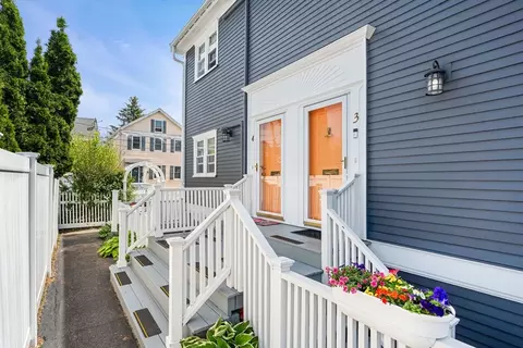 3 Salem St #3, Newburyport, MA 01950