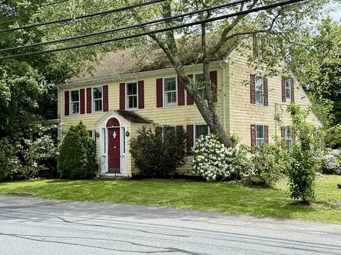 50 Humphrey St, Marblehead, MA 01945