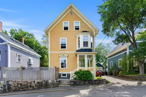 10 Village St #2, Marblehead, MA 01945
