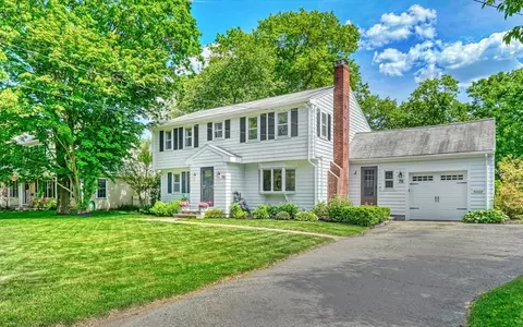 78 Croft Regis Rd, Westwood, MA 02090