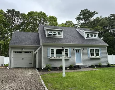 48 Round Pond Dr, Falmouth, MA 02536