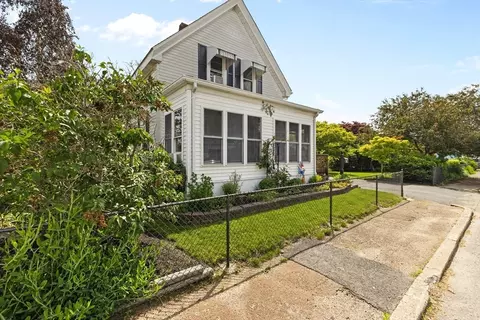 31 Arthur St, Taunton, MA 02780