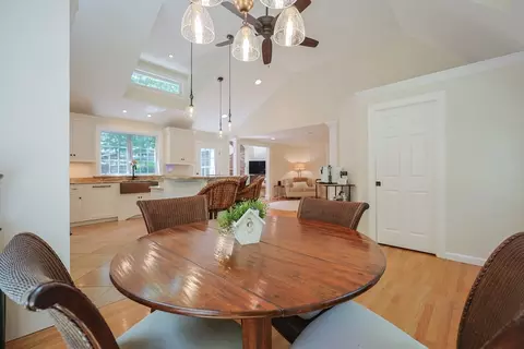 Dining - 786 E Washington St, Hanson, MA 02341 photo 2 of 4